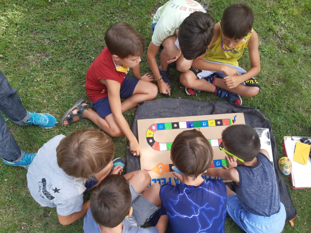 Play Snake - Tinkergarten outdoor activities where kids learn through play